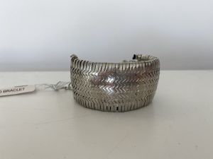 Silver Latch Bracelet | $24.00 | GFTQ7